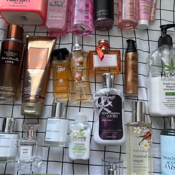 Bundle of perfumes and lotions - Picture 4 of 6